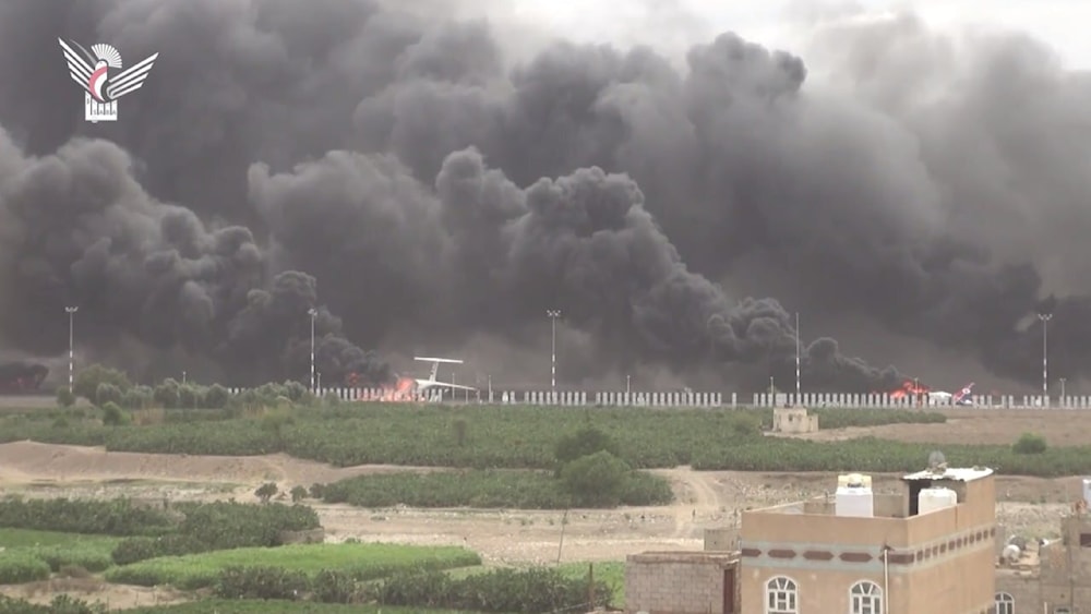 “Israel” bombardea aeropuerto y red eléctrica en la capital de Yemen.