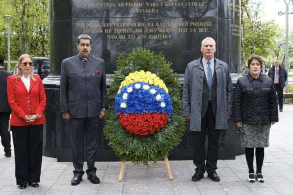 Los presidentes de Venezuela, Nicolás Maduro, y de Cuba, Miguel Díaz-Canel, rindieron este jueves tributo al Libertador Simón Bolívar en Moscú, Rusia.
