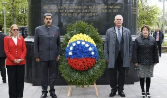 Los presidentes de Venezuela, Nicolás Maduro, y de Cuba, Miguel Díaz-Canel, rindieron este jueves tributo al Libertador Simón Bolívar en Moscú, Rusia.