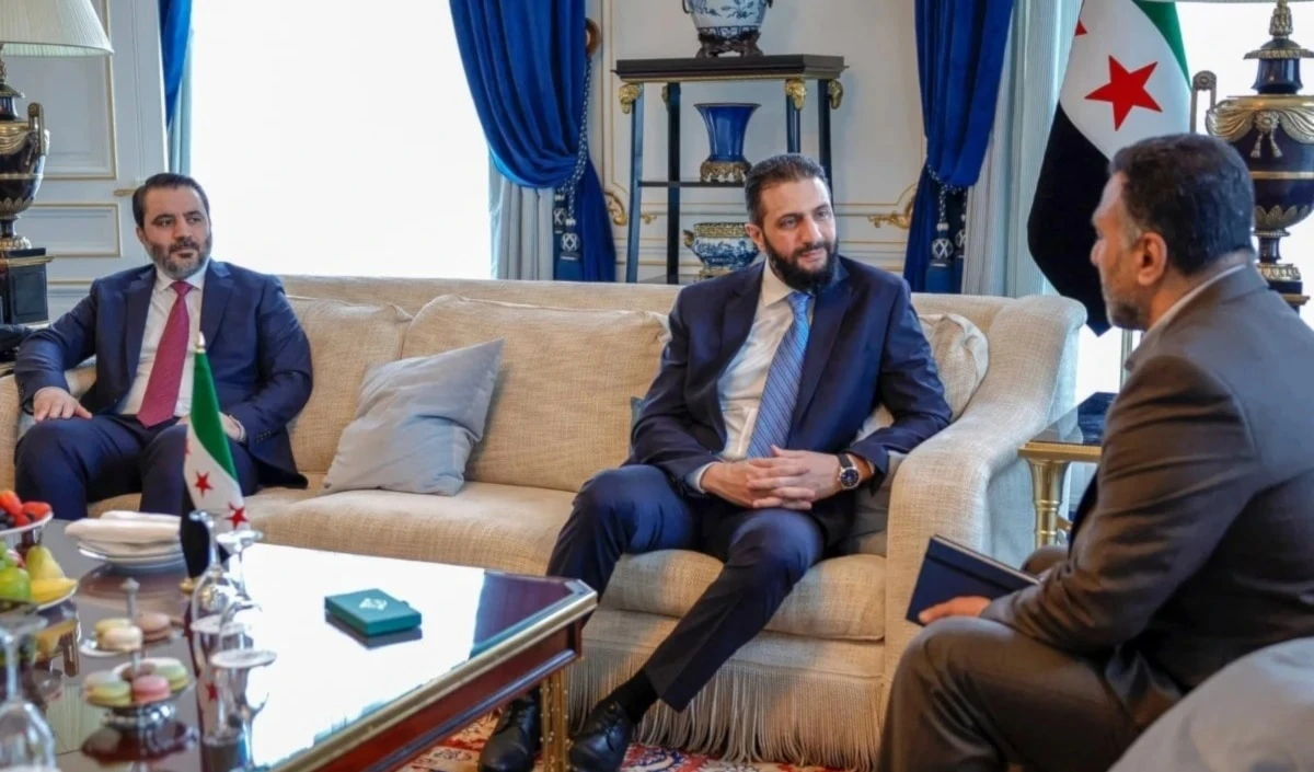 Al-Sharaa y el canciller Al-Shaibani sostuvieron encuentros con empresarios sirios en París. (Foto: AFP)