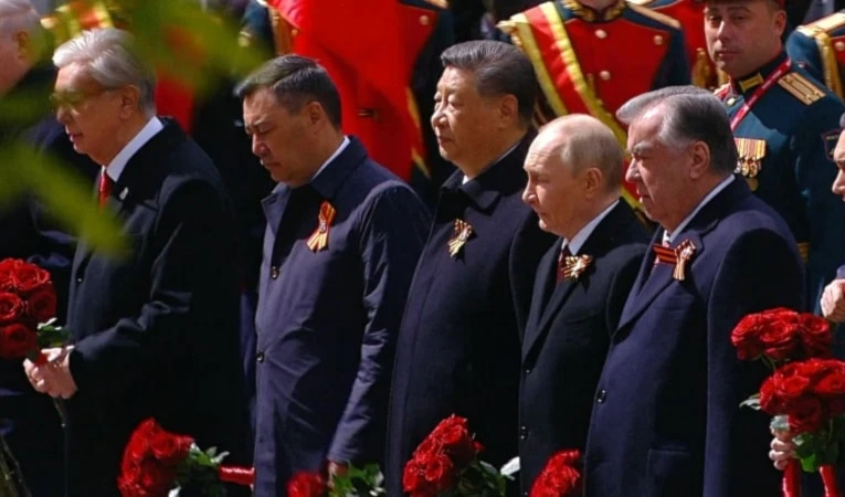 Putin y líderes mundiales rinden homenaje al Soldado Desconocido