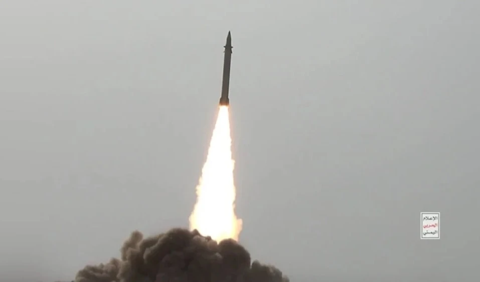 El aeropuerto de Ben Gurion suspendió sus operaciones tras el lanzamiento de un misil desde Yemen.