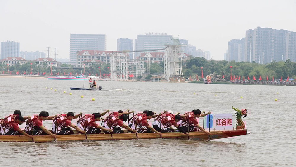 Remos y amuletos: Así vivió China el Festival del Bote del Dragón. Foto: CGTN. 
