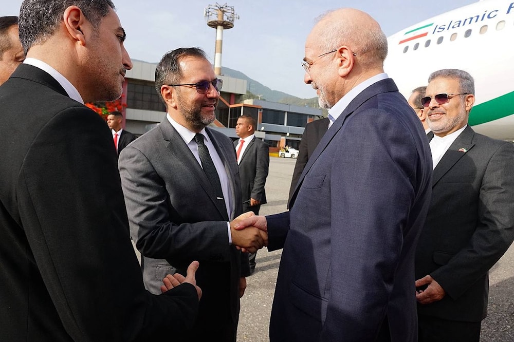 Recepción del presidente de la Asamblea Consultiva Islámica de Irán en el aeropuerto internacional 