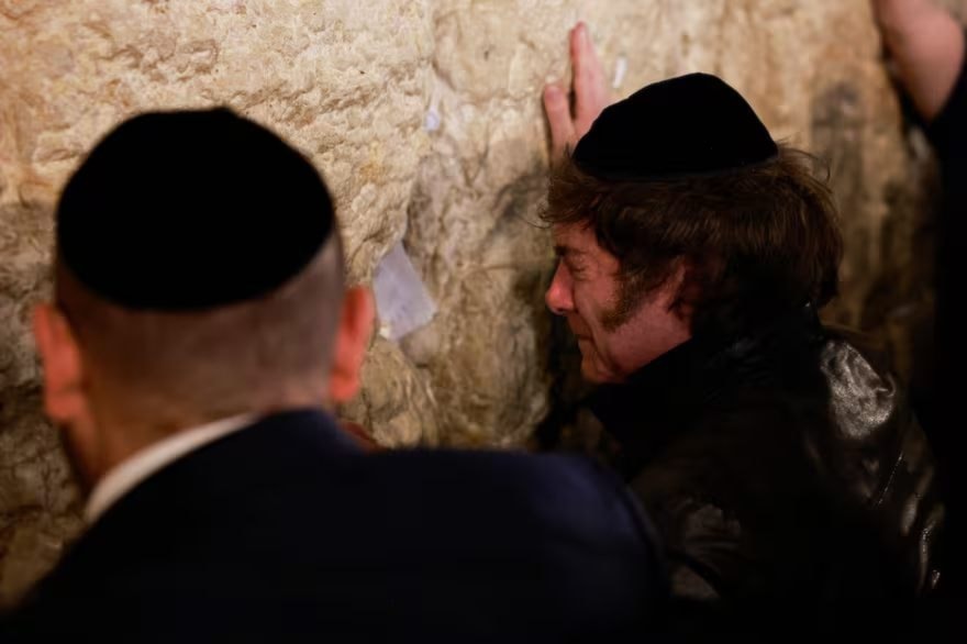 Presidente Javier Milei visita el Muro de los Lamentos (Foto: AFP)