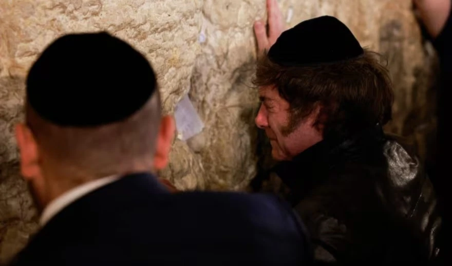 Presidente Javier Milei visita el Muro de los Lamentos (Foto: AFP)