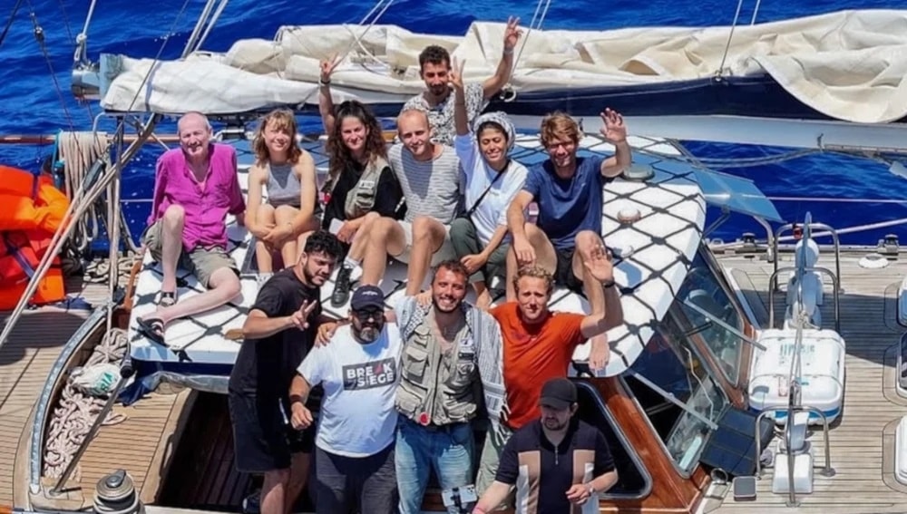 Activistas del Madleen durante su viaje a las costas de Gaza.