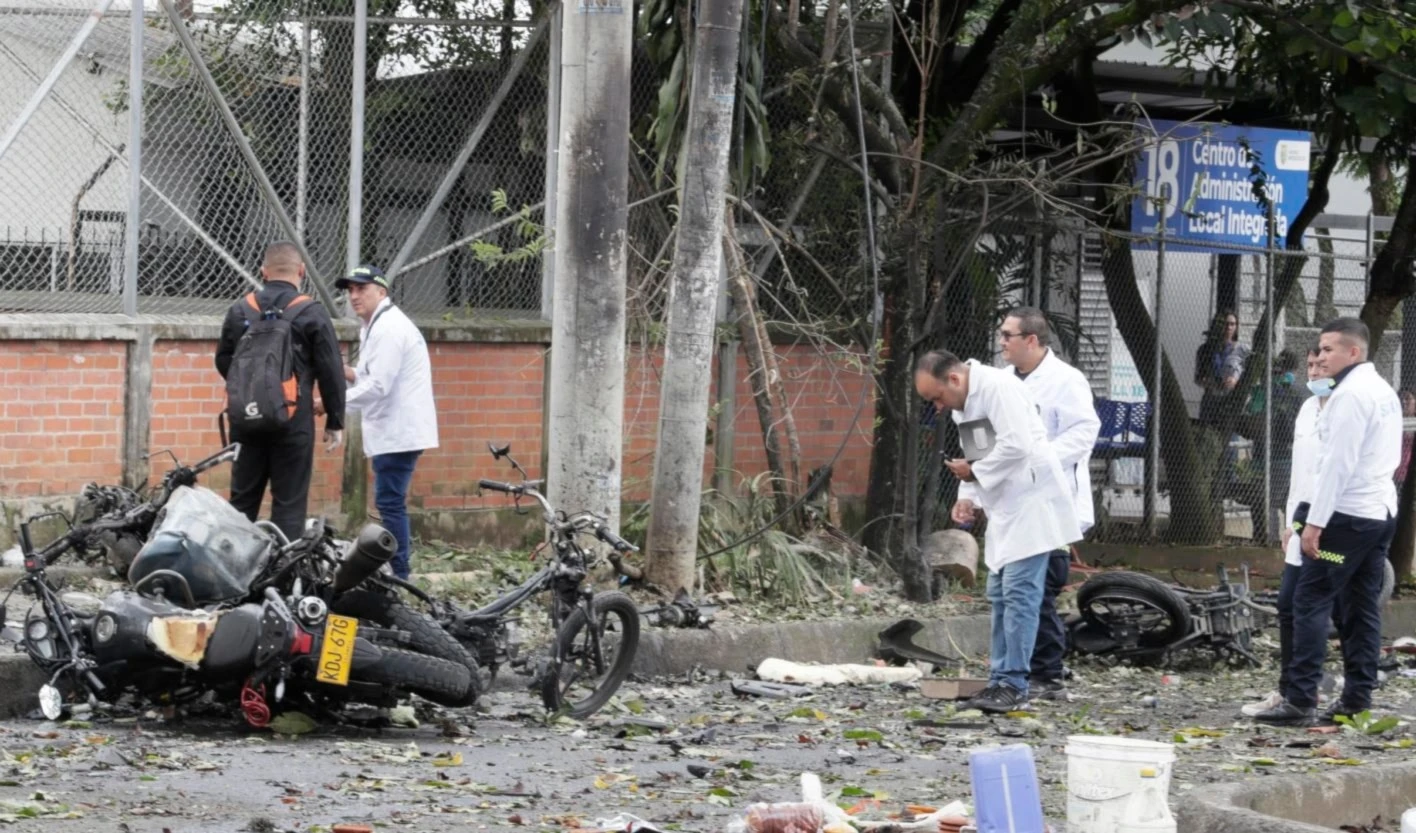 Reportan una serie de atentados con artefactos explosivos en Cali, Colombia. Reportan una serie de atentados con artefactos explosivos en Cali, Colombia.