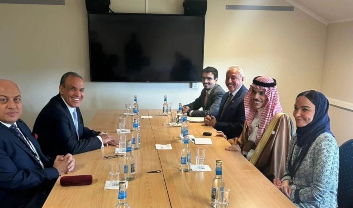 Delegaciones de Egipto y Arabia Saudita reunidas al margen del Foro de Oslo, Noruega.