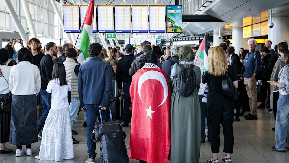 Un grupo de activistas viajan a Egipto desde Amsterdam (Países Bajos) para participar en la Marcha Global por Gaza. (Foto: EFE)
