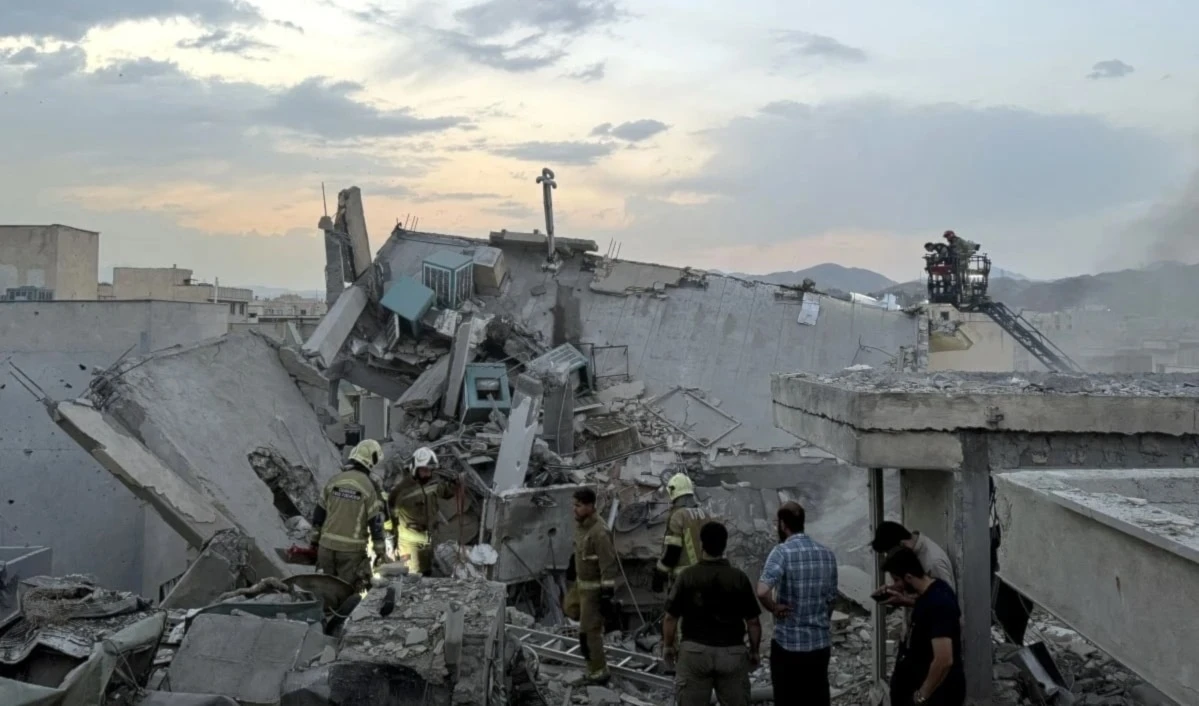 Consecuencias de la destrucción del ataque israelí contra Teherán, la capital iraní. Consecuencias de la destrucción del ataque israelí contra Teherán, la capital iraní.