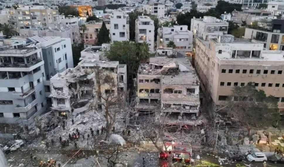 ​Irán lanza nueva ola de ataques y afirma haber golpeado sistemas de mando israelíes