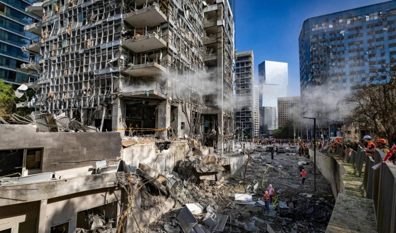 Escenas de la destrucción de Ramat Gan como resultado del impacto de los misiles iraníes. Foto: AFP