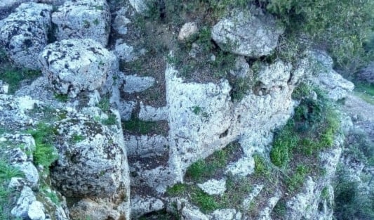 Vista a una de las escaleras. Foto: Ministerio de Cultura de Grecia. 
