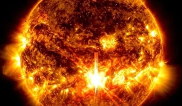 Alertan por tormenta geomagnética tras eyección solar