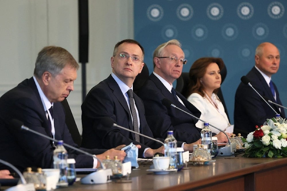 La delegación rusa en Estambul, encabezada por Medinsky, asesor de Putin. Foto: AFP