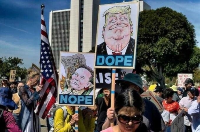 El informe 2025 de la Confederación Sindical Internacional acusa a Trump de destruir los derechos laborales colectivos.