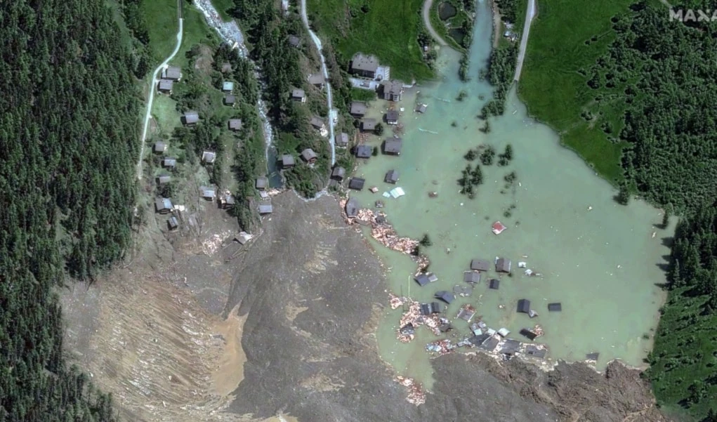 Pueblo de Suiza queda sepultado por un enorme glaciar