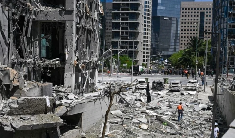 Daños en Rmat Gan tras ataques con misiles iraníes.