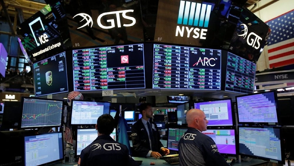 En las primeras operaciones del día, el índice S&P 500 registró una baja inferior al 0,1 por ciento, mientras el Nasdaq Composite descendió dígitos similares.