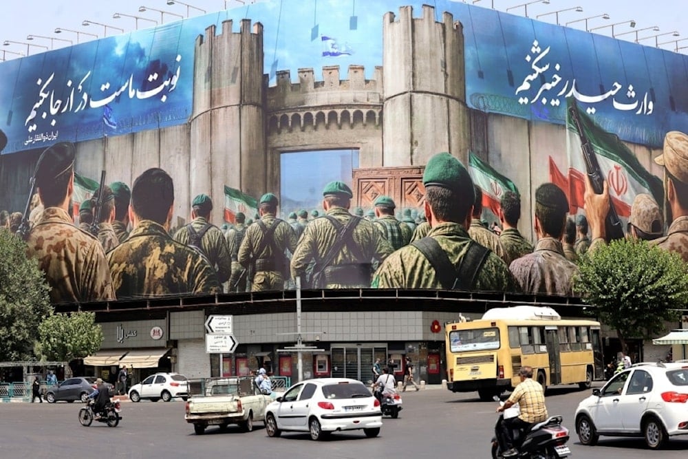 Un mural en Teherán reafirma el derecho a la resistencia contra la ocupación israelí. 