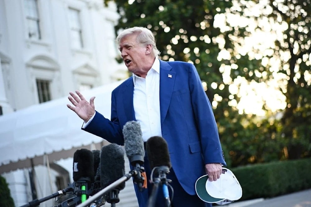Trump conversa con la prensa en la Casa Blanca.