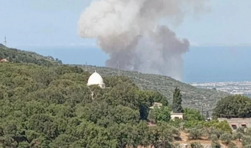Explosiones cerca de la aldea de Qarfais, en la zona rural de Latakia, Siria.