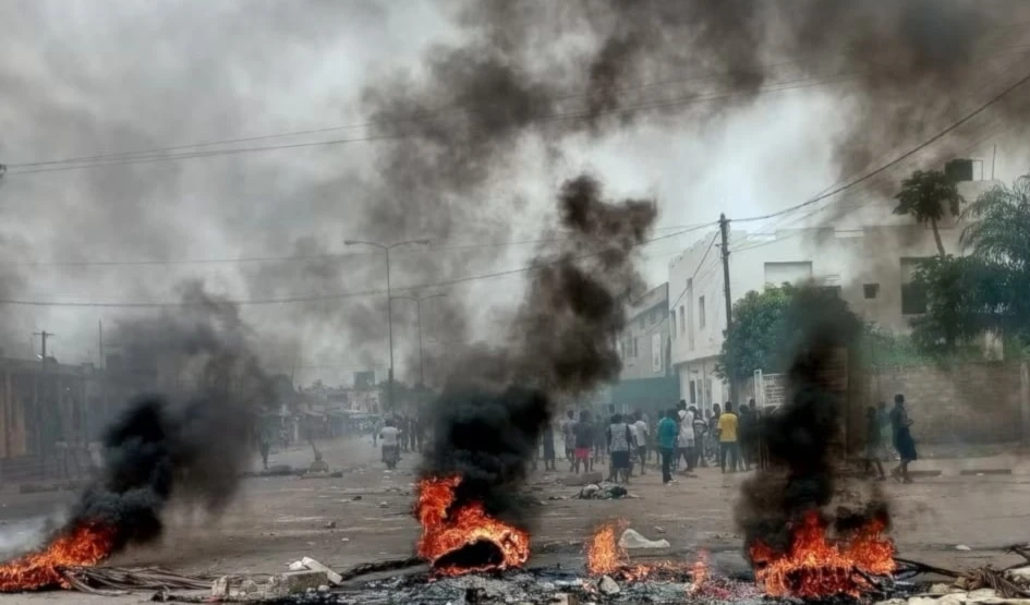 Policías reprimen protesta en Togo contra Faure Gnassingbé