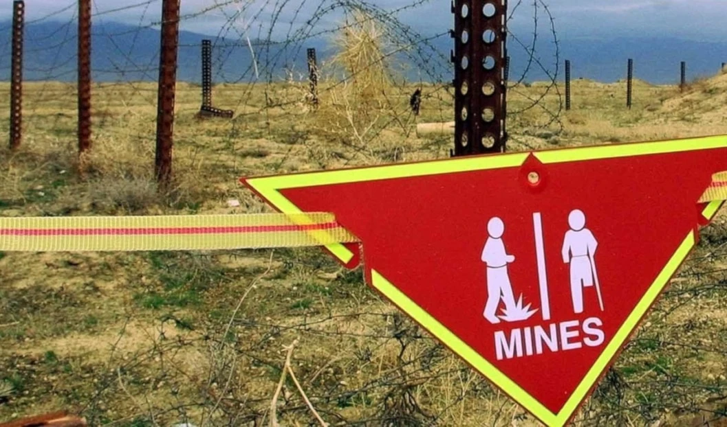 Estas naciones planean minar zonas a lo largo de sus fronteras con Rusia para crear un "nuevo telón de acero", afirmó el diario The Telegrah. Estas naciones planean minar zonas a lo largo de sus fronteras con Rusia para crear un "nuevo telón de acero", afirmó el diario The Telegrah.