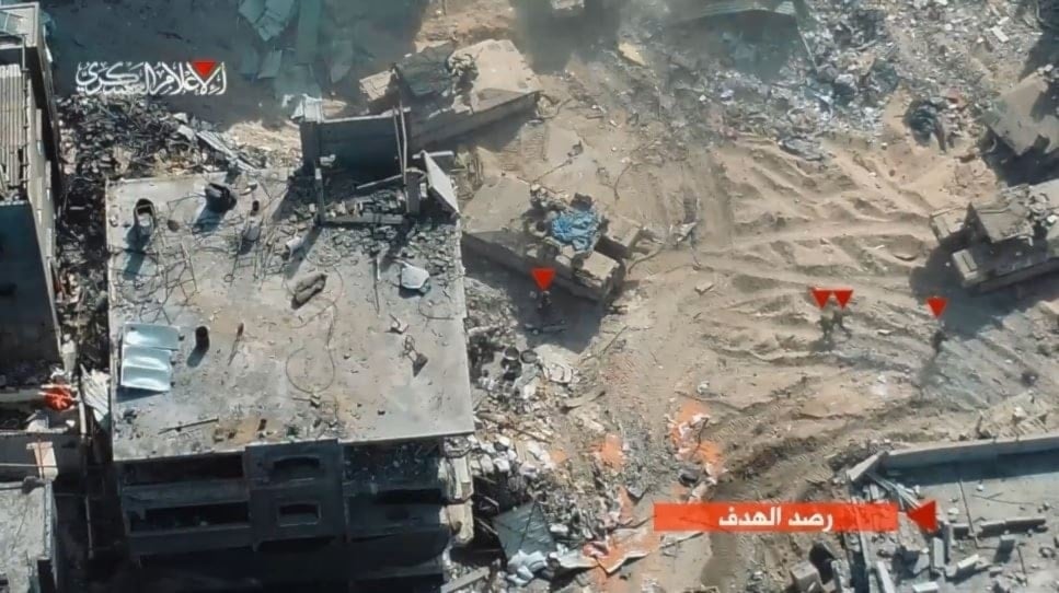 Fuerzas israelíes evacúan a soldados muertos y heridos del avión derribado en Gaza