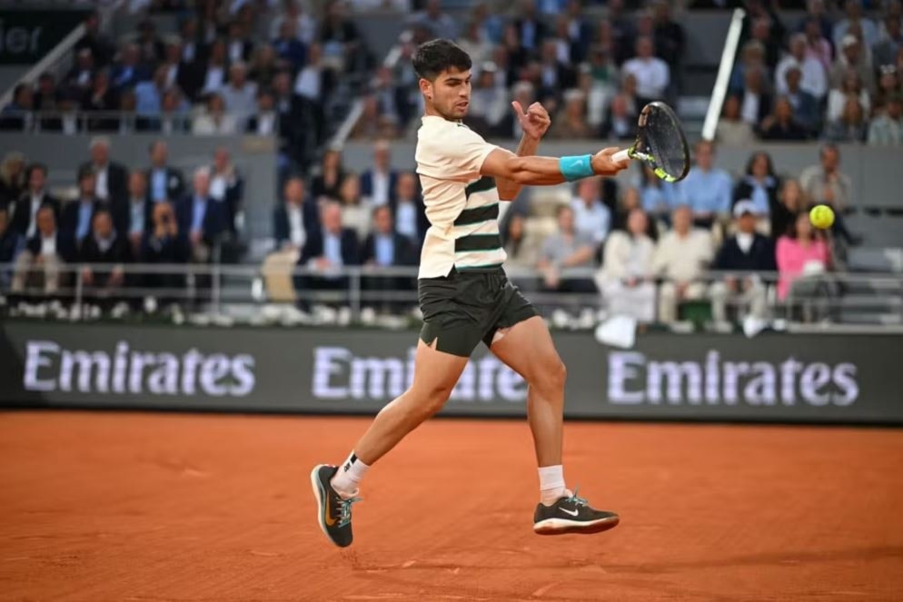 Campeón Alcaraz repite presencia en semifinales de Roland Garros.