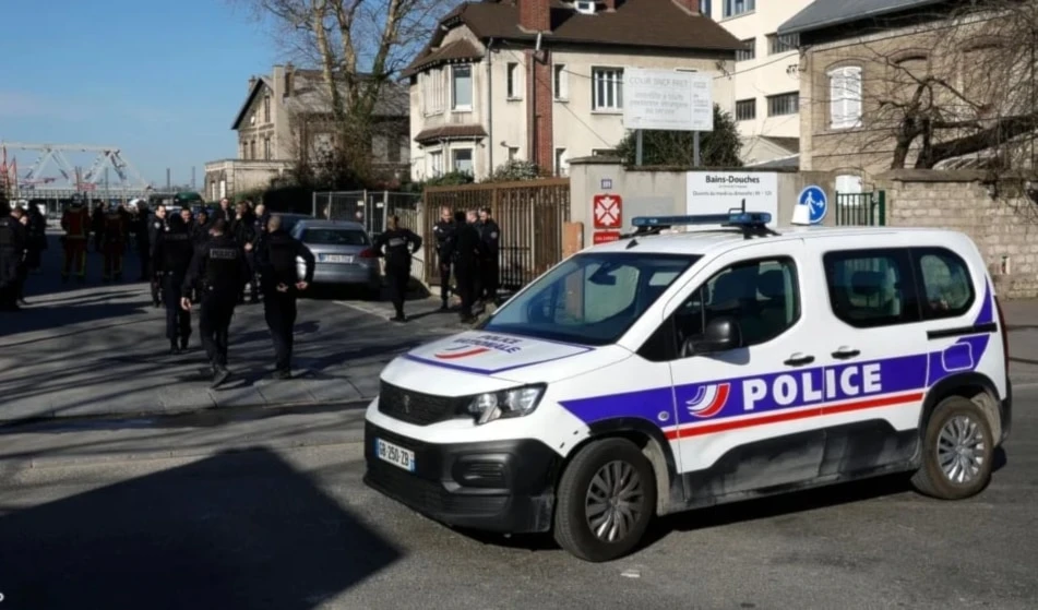 El sospechoso está bajo custodia policial y enfrentará cargos por asesinato.