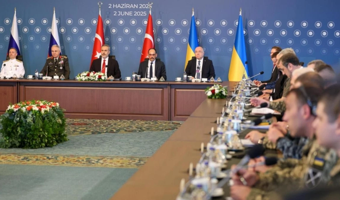 Los diálogos entre Rusia y Ucrania tienen lugar en Estambul con mediación del gobierno turco. Los diálogos entre Rusia y Ucrania tienen lugar en Estambul con mediación del gobierno turco.