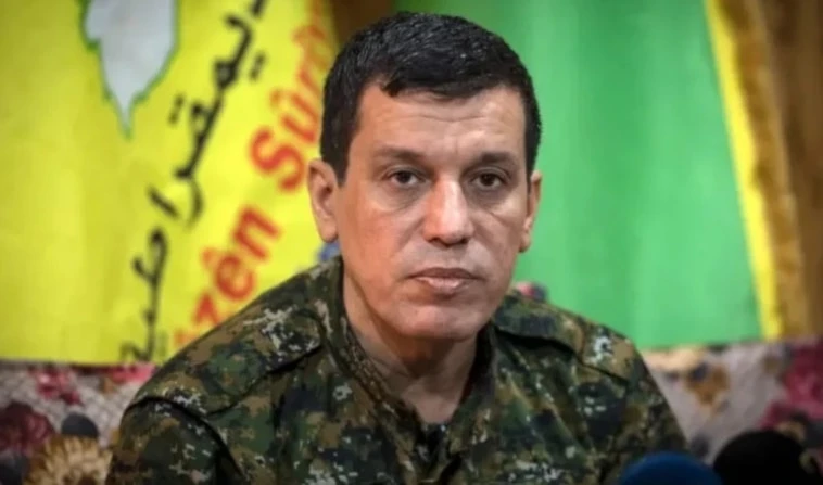 EE. UU. alentó al comandante de las FDS, Mazloum Abdi, a seguir las conversaciones con Turquía. EE. UU. alentó al comandante de las FDS, Mazloum Abdi, a seguir las conversaciones con Turquía.