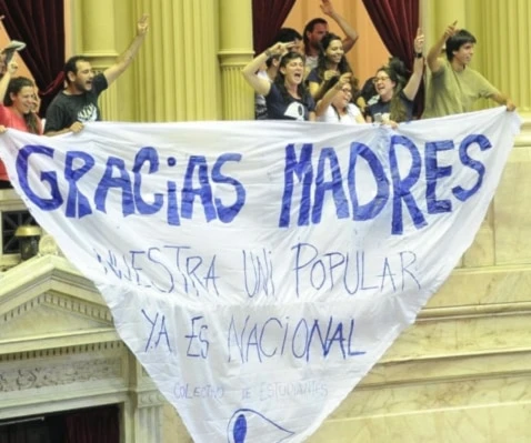 En defensa de la Universidad de las Madres de Plaza de Mayo: memoria En defensa de la Universidad de las Madres de Plaza de Mayo: memoria