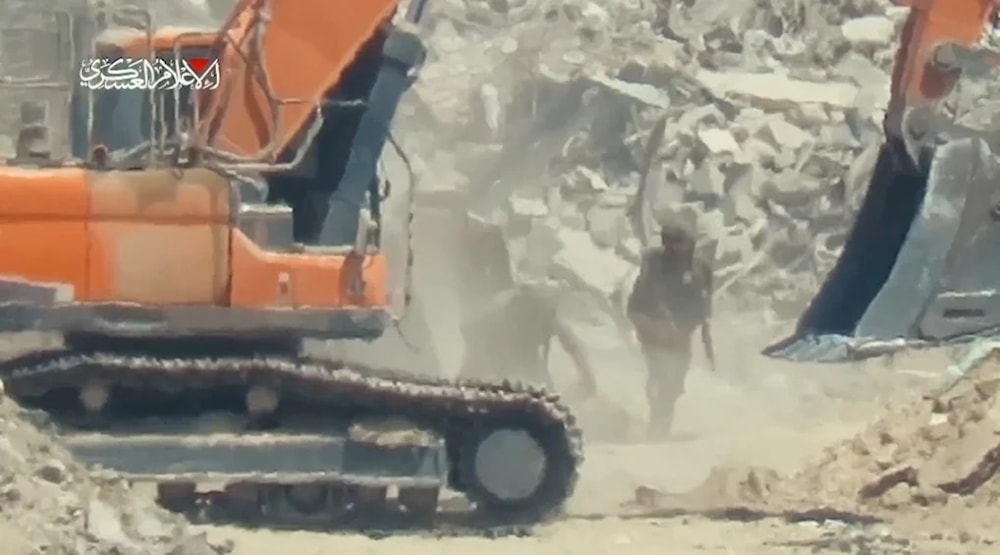 Brigadas Al Qassam atacan excavadora israelí como parte de la emboscada Piedras de David.