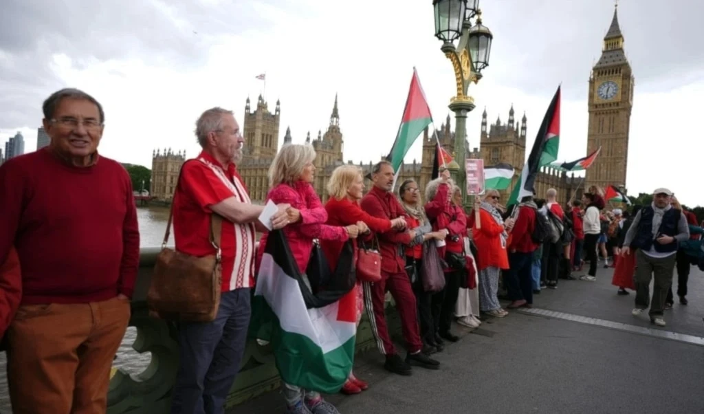 Manifestación en Londres exige el fin de la agresión israelí en la Franja de Gaza.