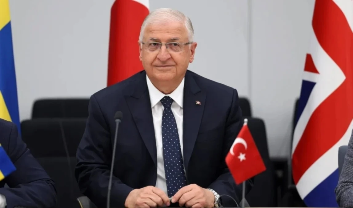 El ministro de Defensa de Turquía, Yaşar Güler, respalda la integridad territorial de Siria y colabora con Damasco en la lucha contra organizaciones armadas.