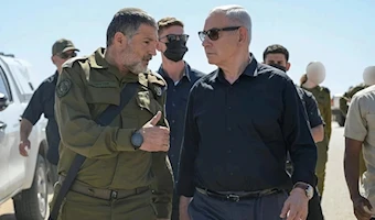 Nuevo jefe del Shin Bet, David Zinni, conversa con el primer ministro israelí, Benjamín Netanyahu.