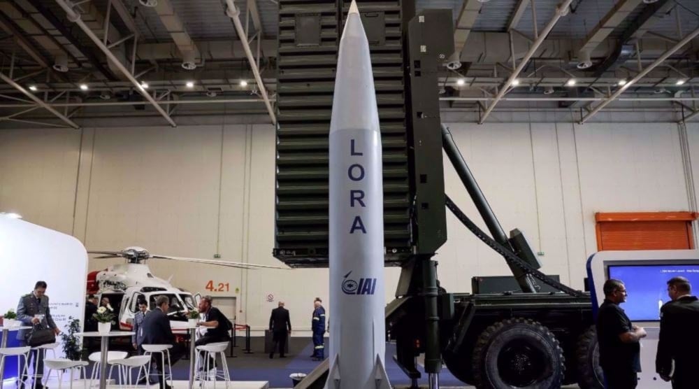 Misil cuasibalístico LORA de Israel Aerospace Industries exhibido en la Exposición de Defensa DEFEA en Atenas en mayo de 2025. Foto: Reuters