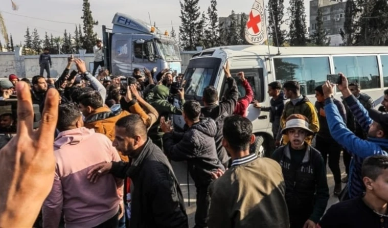 "Israel" libera a 12 palestinos tras meses de tortura y detención "Israel" libera a 12 palestinos tras meses de tortura y detención