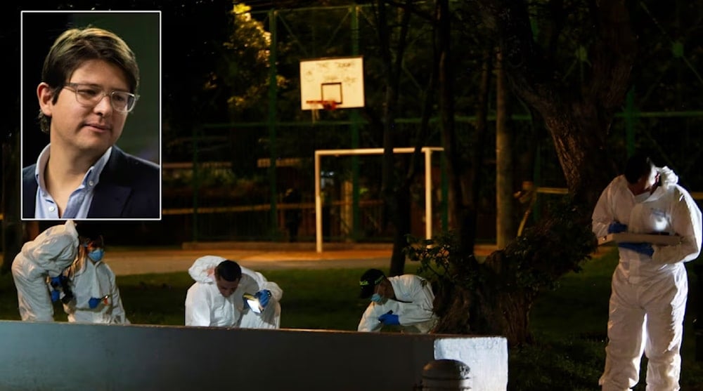 Grupo de investigadores inspeccionan la escena tras el atentado al senador colombiano y precandidato presidencial, Miguel Uribe. Foto: AP