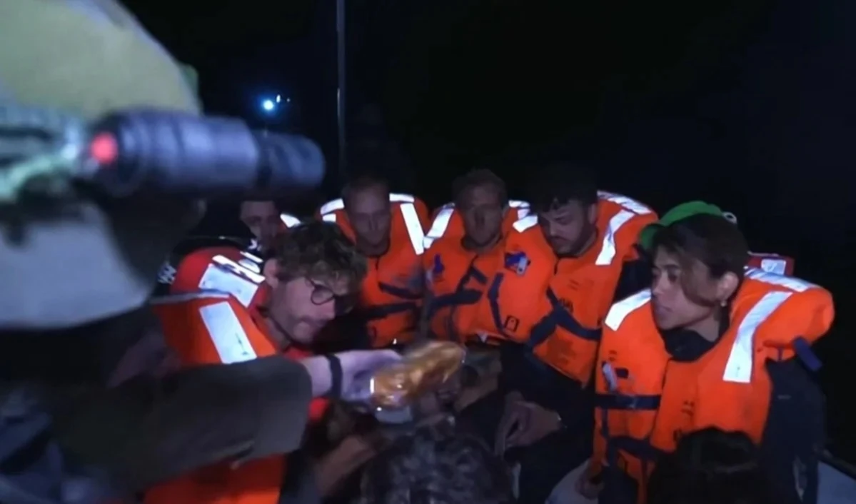 Activistas occidentales a bordo del barco Madleen.