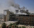 Humo se eleva sobre seis laboratorios de investigación de la Universidad Ben Gurion en Beersheba.