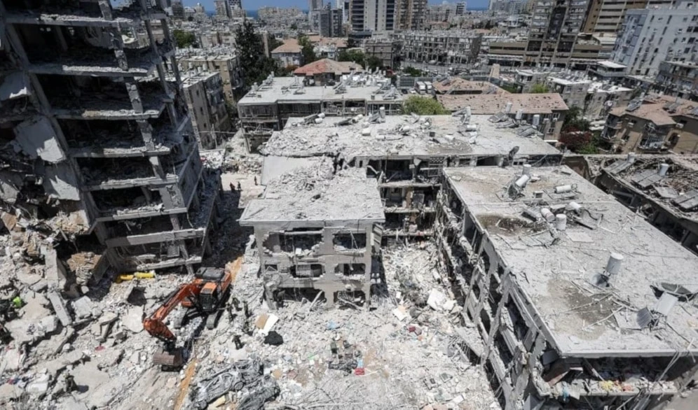 Edificios dañados por misiles iraníes en la localidad de Bat Yam, en la palestina ocupada.