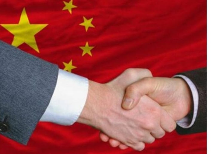 Diplomacia china: Mientras unos hacen la guerra, otros abogan por la paz
