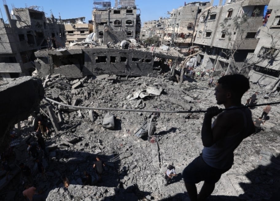 Reportan decenas de mártires en Gaza en bombardeos israelíes