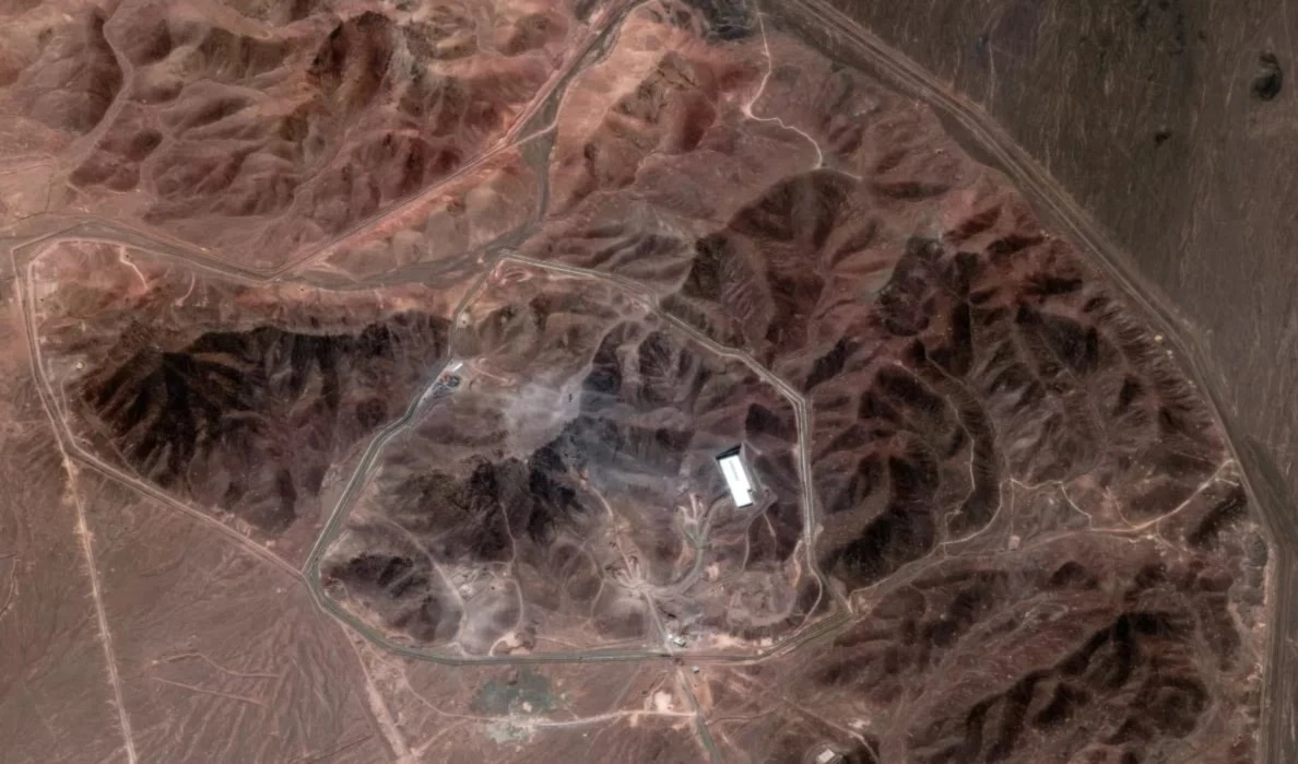 Imagen satelital publicada por Maxar Technologies el 29 de junio de 2025 del complejo de Fordow.