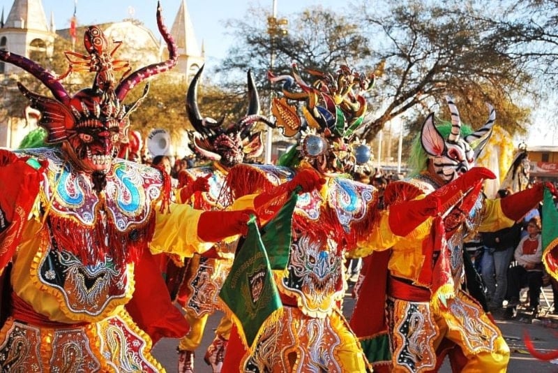 Chile celebra fiesta de La Tirana, Patrimonio Cultural en el desierto 