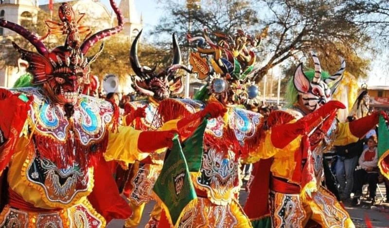 Chile celebra fiesta de La Tirana, Patrimonio Cultural en el desierto